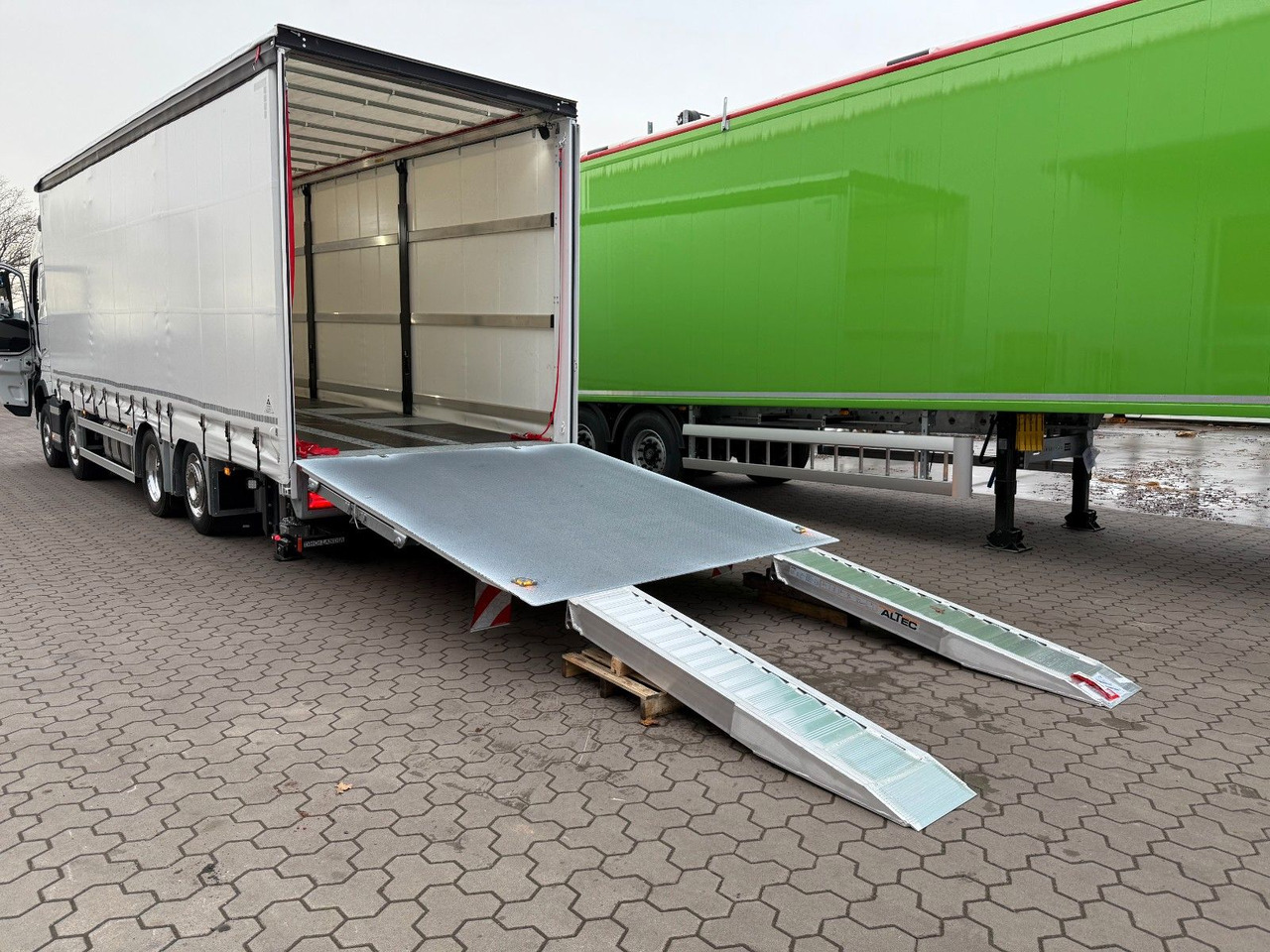 Volvo FH 500 Gabelstaplertransporter LBW Dhollandia 9t - Camion: foto 4 Volvo FH 500 Gabelstaplertransporter LBW Dhollandia 9t - Camion: foto 4