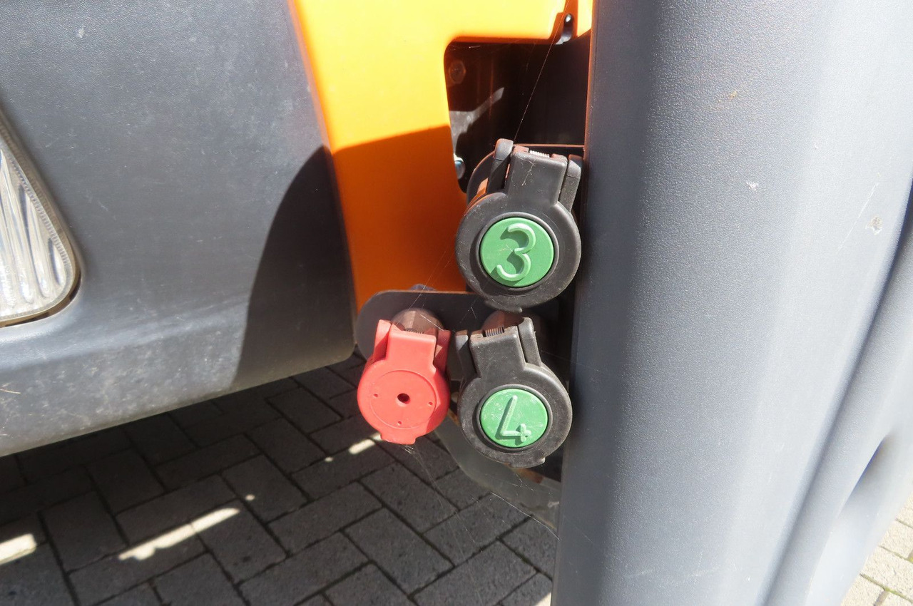 FUSO Canter 6 C 18 4x4 Kommunal Winterdienst - Furgone ribaltabile: foto 4 FUSO Canter 6 C 18 4x4 Kommunal Winterdienst - Furgone ribaltabile: foto 4