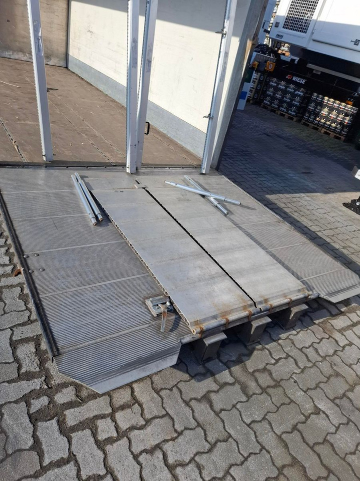 Getränke Abrollcontainer - Semirimorchio portacontainer/ Caisse interchangeable: foto 5 Getränke Abrollcontainer - Semirimorchio portacontainer/ Caisse interchangeable: foto 5