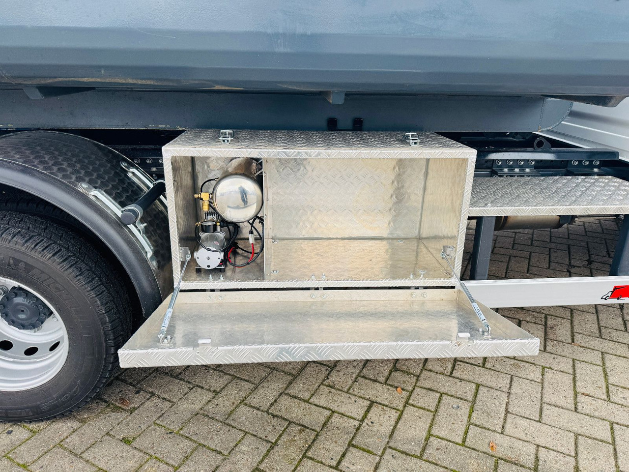 Iveco Daily 70C18H Hyva Abrollkipper - Autocarro scarrabile: foto 5 Iveco Daily 70C18H Hyva Abrollkipper - Autocarro scarrabile: foto 5