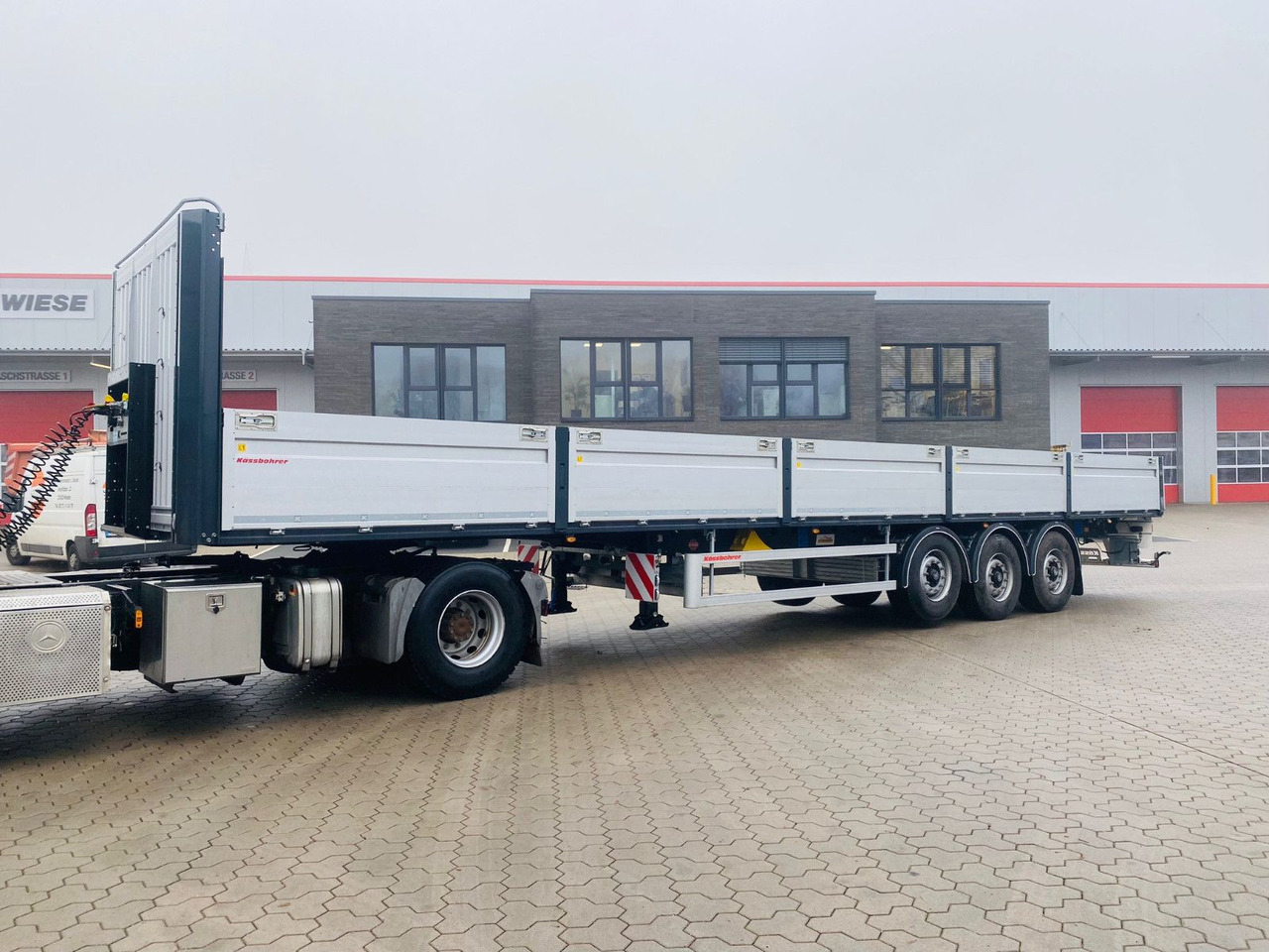 Kässbohrer Bordwandauflieger Twistlocks - Semirimorchio cassonato/ Pianale: foto 1 Kässbohrer Bordwandauflieger Twistlocks - Semirimorchio cassonato/ Pianale: foto 1