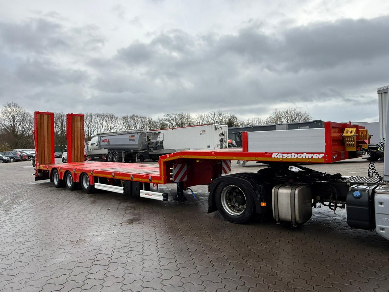Kässbohrer K.SLS 3 / 0N 18/30 Tieflader mit hydr. Rampen - Semirimorchio pianale ribassato: foto 4 Kässbohrer K.SLS 3 / 0N 18/30 Tieflader mit hydr. Rampen - Semirimorchio pianale ribassato: foto 4