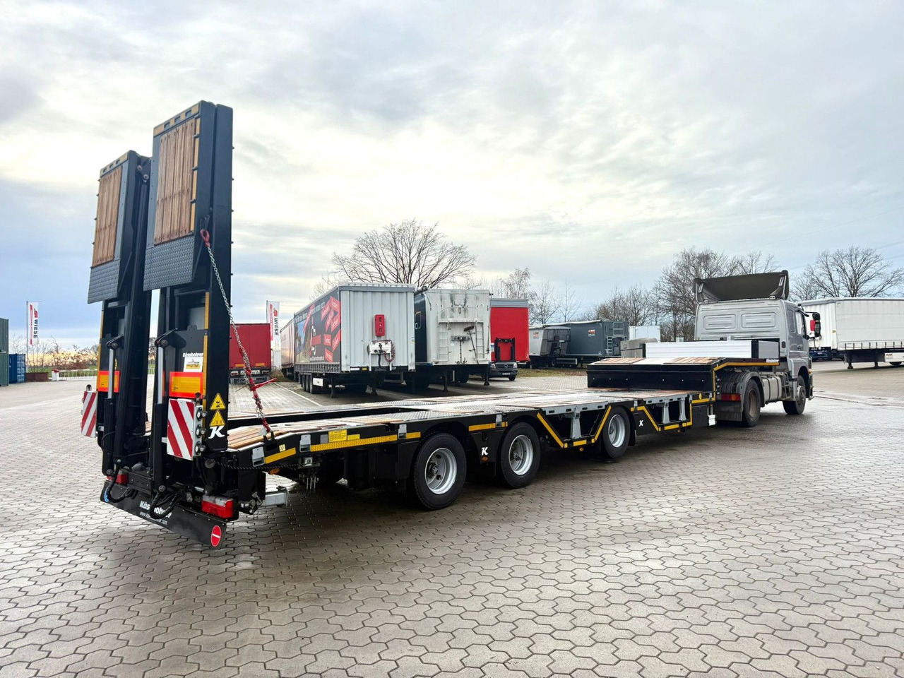 Kässbohrer SLAR3 Tele Tiefbett Radmulden metallisiert - Semirimorchio pianale ribassato: foto 2 Kässbohrer SLAR3 Tele Tiefbett Radmulden metallisiert - Semirimorchio pianale ribassato: foto 2