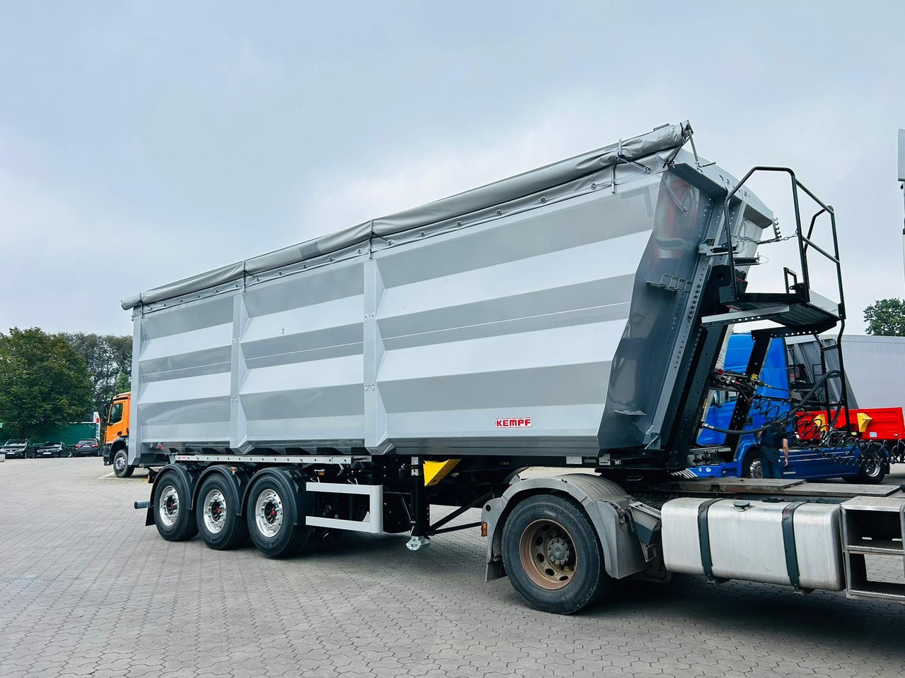 Kempf SKM 36/3 SHL-Light 3-Achs Stahl Kipper 51m³ - Semirimorchio ribaltabile: foto 2 Kempf SKM 36/3 SHL-Light 3-Achs Stahl Kipper 51m³ - Semirimorchio ribaltabile: foto 2