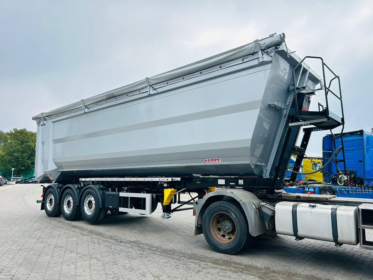 Kempf SKM 36/3 SR-Membran Stahl Halbrundmulde 50m³ - Semirimorchio ribaltabile: foto 3 Kempf SKM 36/3 SR-Membran Stahl Halbrundmulde 50m³ - Semirimorchio ribaltabile: foto 3