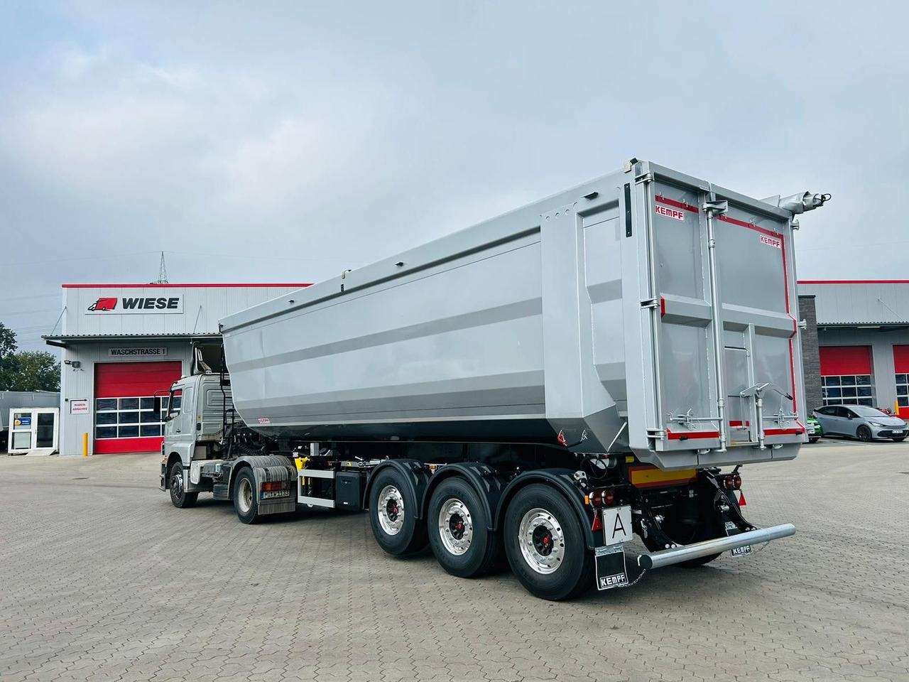 Kempf SKM 36/3 SR-Membran Stahl Halbrundmulde 50m³ - Semirimorchio ribaltabile: foto 1 Kempf SKM 36/3 SR-Membran Stahl Halbrundmulde 50m³ - Semirimorchio ribaltabile: foto 1