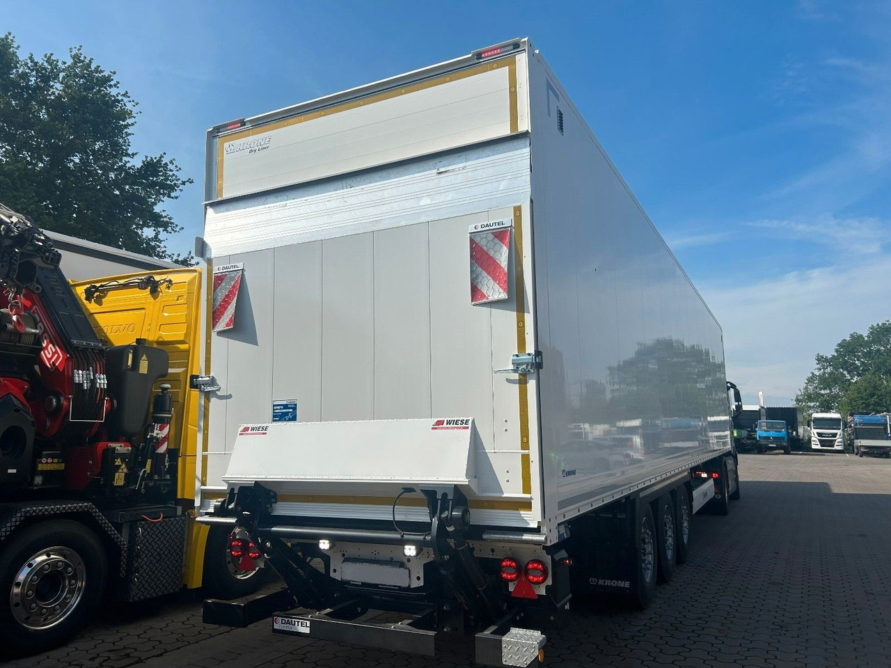 Semirimorchio furgonato Krone Koffer mit Ladebordwand 2.000 kg Top Klappe: foto 7