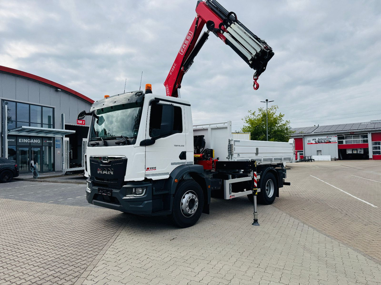 MAN 18.320 4x2 mit Fassi Ladekran Sofort Verfügbar - Autocarro ribaltabile, Camion con gru: foto 3 MAN 18.320 4x2 mit Fassi Ladekran Sofort Verfügbar - Autocarro ribaltabile, Camion con gru: foto 3
