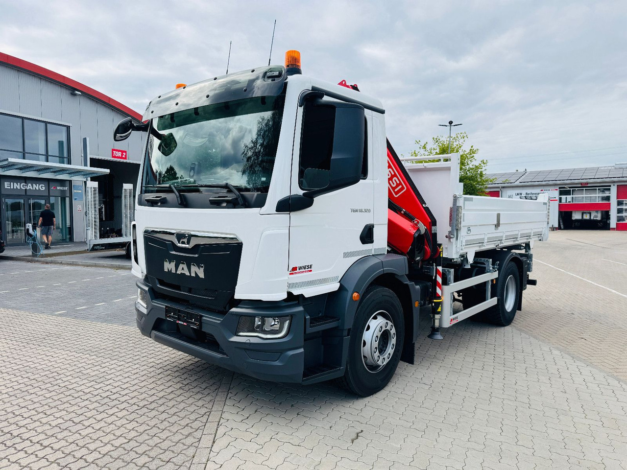 MAN 18.320 4x2 mit Fassi Ladekran Sofort Verfügbar - Autocarro ribaltabile, Camion con gru: foto 4 MAN 18.320 4x2 mit Fassi Ladekran Sofort Verfügbar - Autocarro ribaltabile, Camion con gru: foto 4