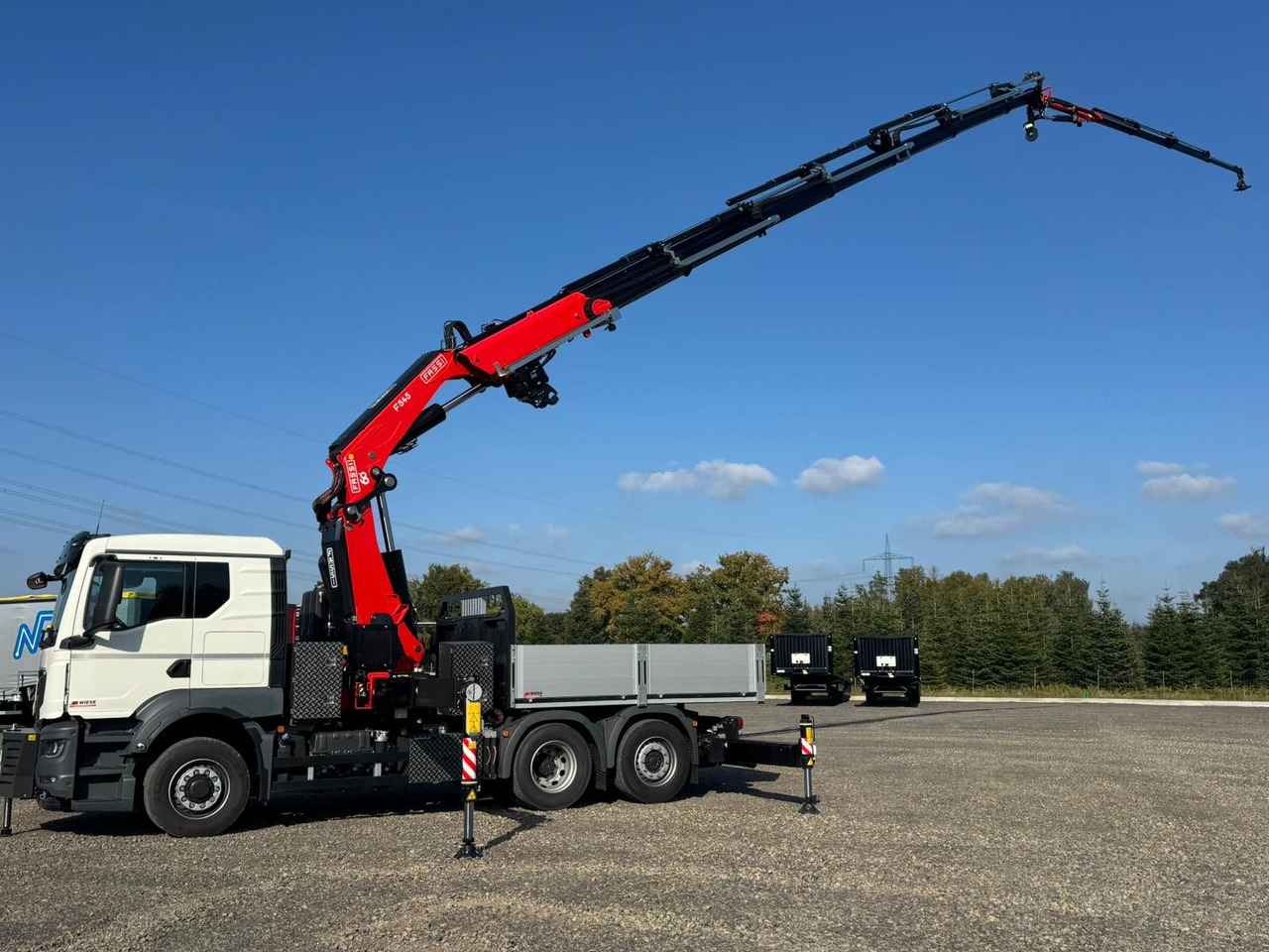 MAN 26.470 6x4-4 Hydrodrive Fassi Kran F545 Jib - Autocarro con pianale/ Cassone fisso, Camion con gru: foto 4 MAN 26.470 6x4-4 Hydrodrive Fassi Kran F545 Jib - Autocarro con pianale/ Cassone fisso, Camion con gru: foto 4