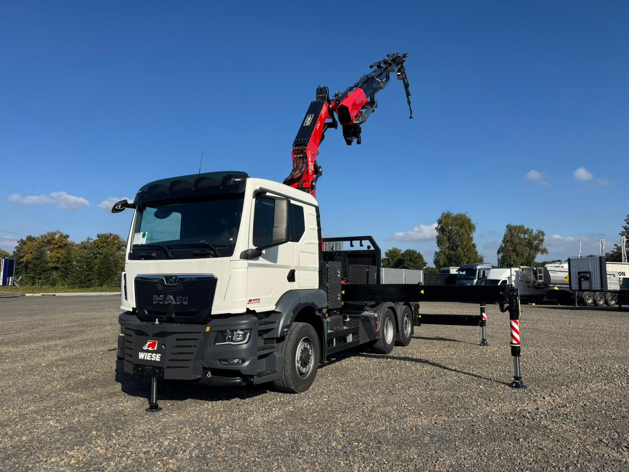 MAN 26.470 6x4-4 Hydrodrive Fassi Kran F545 Jib - Autocarro con pianale/ Cassone fisso, Camion con gru: foto 1 MAN 26.470 6x4-4 Hydrodrive Fassi Kran F545 Jib - Autocarro con pianale/ Cassone fisso, Camion con gru: foto 1