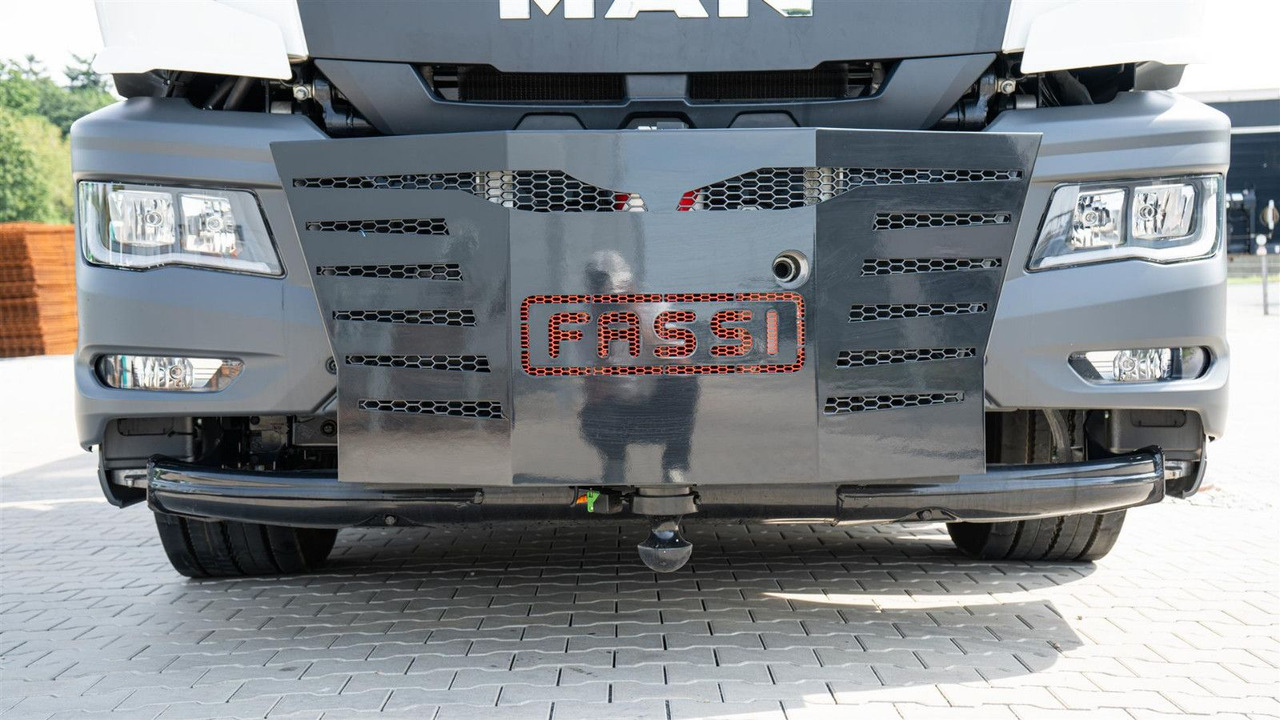 MAN 35.470 8x2 Kran F710 RA2.26 - Autocarro con pianale/ Cassone fisso, Camion con gru: foto 2 MAN 35.470 8x2 Kran F710 RA2.26 - Autocarro con pianale/ Cassone fisso, Camion con gru: foto 2