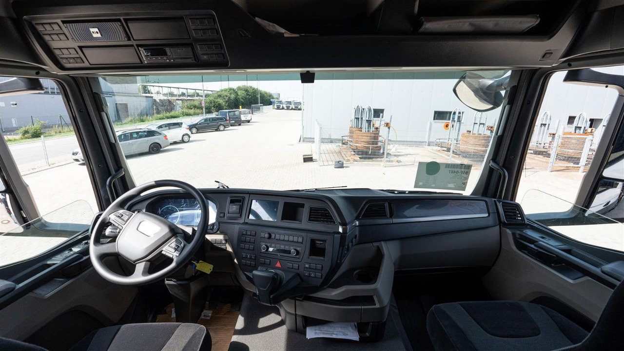 MAN 35.470 8x2 Kran F710 RA2.26 - Camion con gru: foto 4 MAN 35.470 8x2 Kran F710 RA2.26 - Camion con gru: foto 4