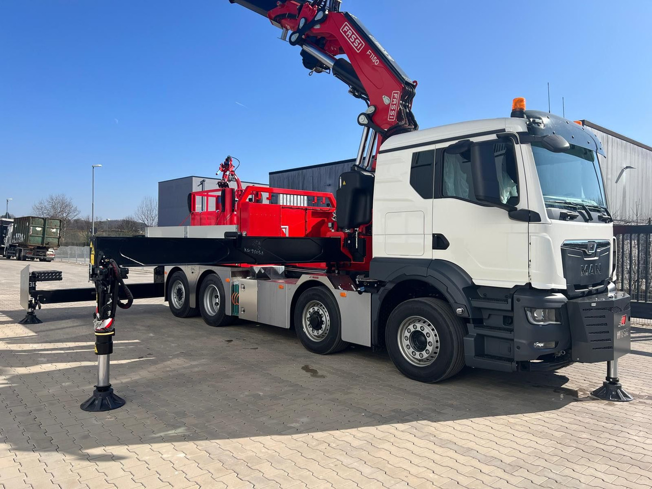 MAN 8x4 mit F1150RA.2.28 L616 Winde - Autocarro con pianale/ Cassone fisso, Camion con gru: foto 1 MAN 8x4 mit F1150RA.2.28 L616 Winde - Autocarro con pianale/ Cassone fisso, Camion con gru: foto 1