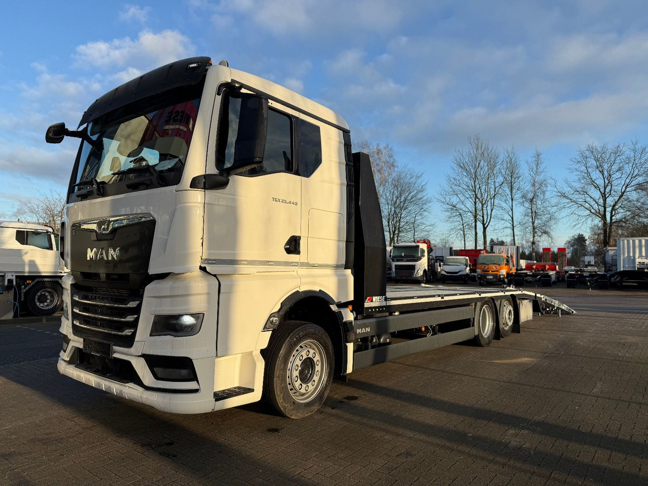 MAN Baumaschinen- Arbeitsbühnentransporter Rampen - Autocarro con pianale/ Cassone fisso: foto 5 MAN Baumaschinen- Arbeitsbühnentransporter Rampen - Autocarro con pianale/ Cassone fisso: foto 5