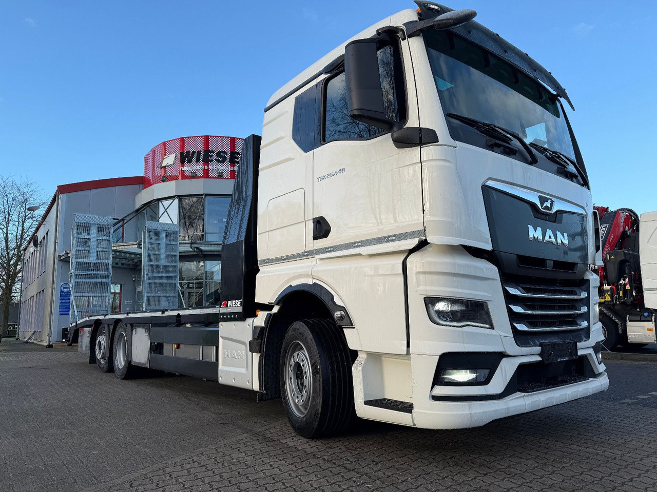 MAN Baumaschinen- Arbeitsbühnentransporter Rampen - Autocarro con pianale/ Cassone fisso: foto 2 MAN Baumaschinen- Arbeitsbühnentransporter Rampen - Autocarro con pianale/ Cassone fisso: foto 2