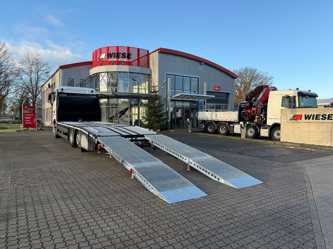 MAN Baumaschinen- Arbeitsbühnentransporter Rampen - Camion bisarca: foto 1 MAN Baumaschinen- Arbeitsbühnentransporter Rampen - Camion bisarca: foto 1