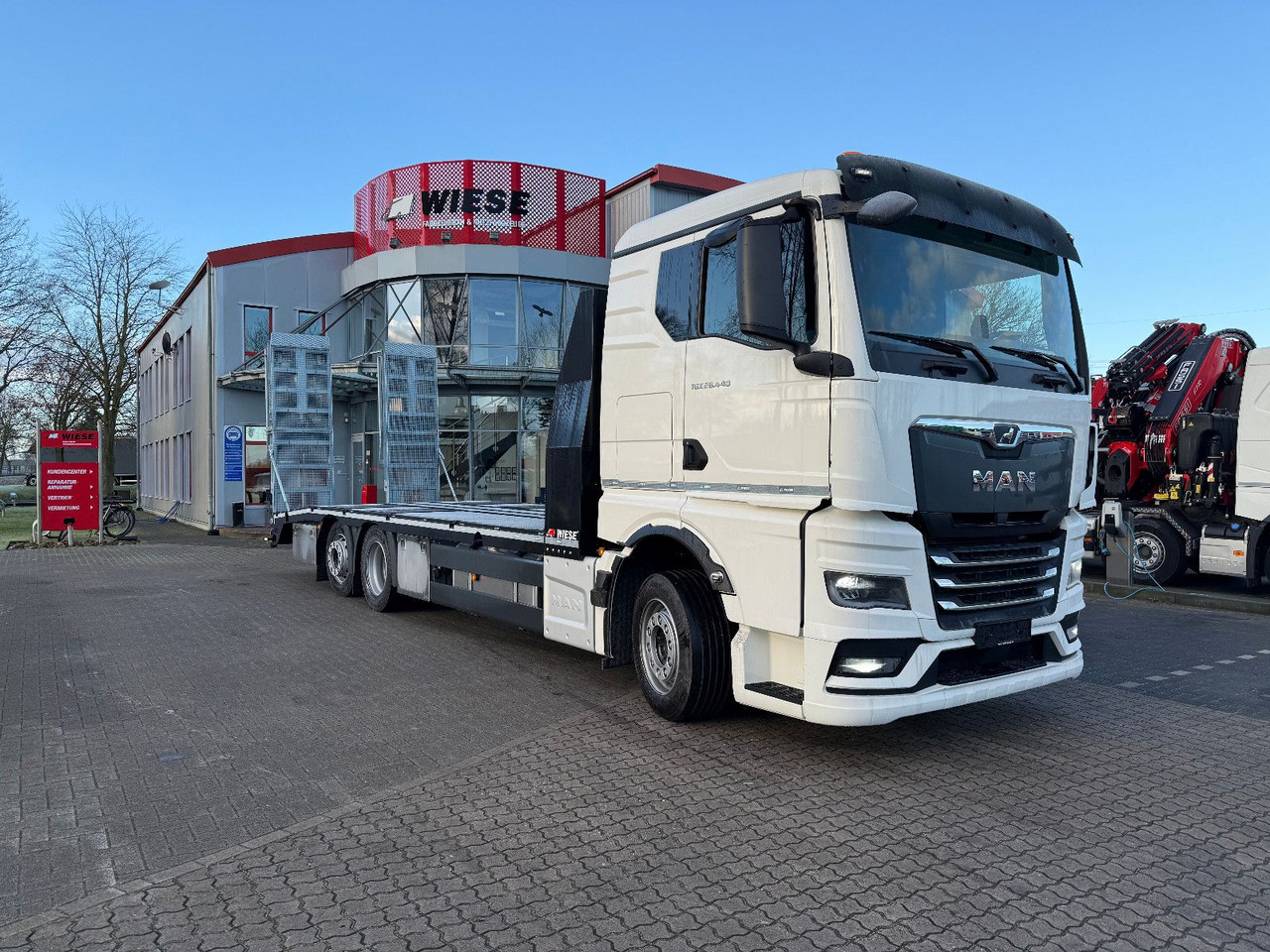 MAN Baumaschinen- Arbeitsbühnentransporter Rampen - Camion bisarca: foto 2 MAN Baumaschinen- Arbeitsbühnentransporter Rampen - Camion bisarca: foto 2