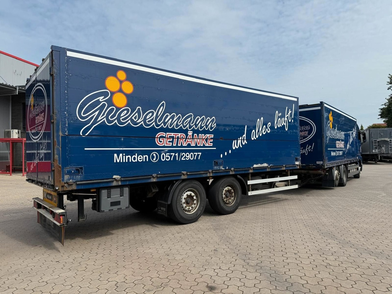 MAN TGA mit Kofferaufbau/Getränkeaufbau + Anhänger - Autocarro trasporto di bevande: foto 3 MAN TGA mit Kofferaufbau/Getränkeaufbau + Anhänger - Autocarro trasporto di bevande: foto 3