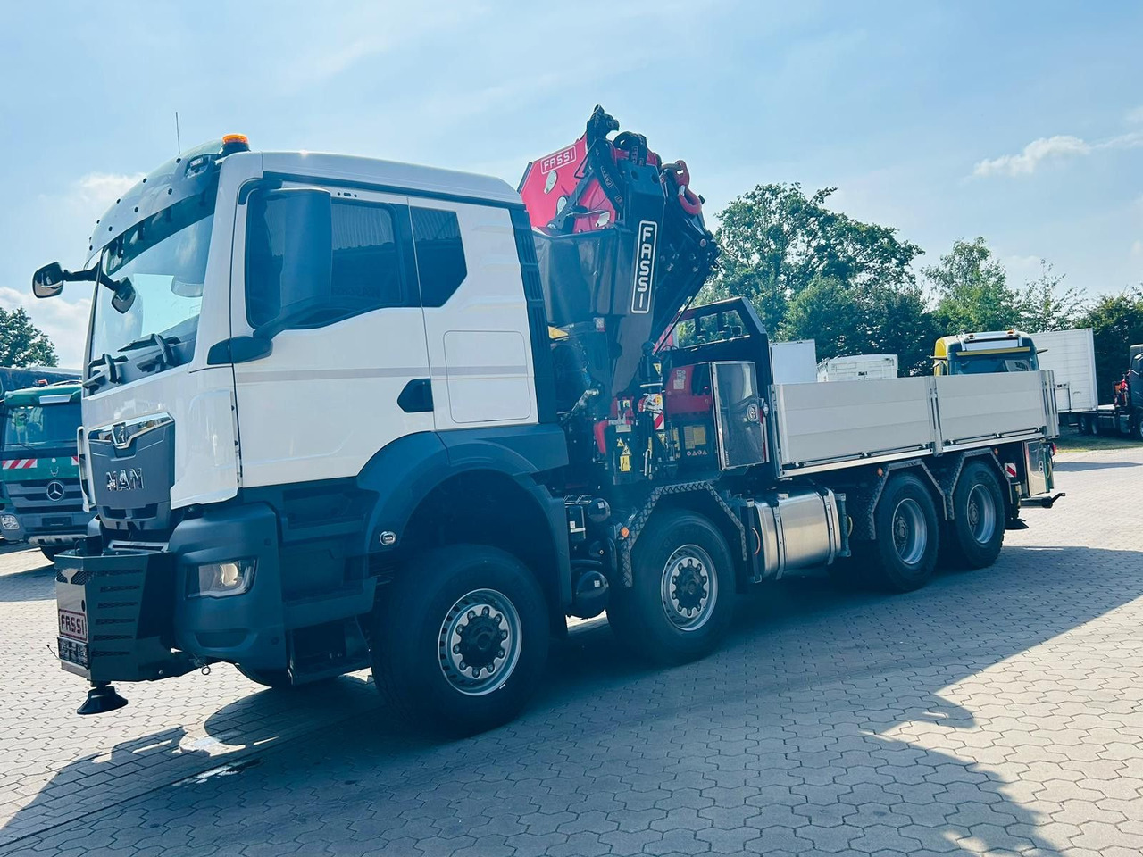MAN TGS 41.520 8x8 mit Fassi Ladekran F710RA.2.26 - Autocarro con pianale/ Cassone fisso: foto 5 MAN TGS 41.520 8x8 mit Fassi Ladekran F710RA.2.26 - Autocarro con pianale/ Cassone fisso: foto 5