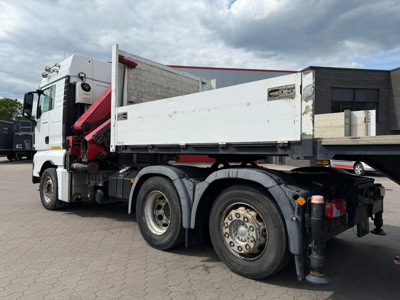 MAN TGX 26.440 6x2 mit HMF 3000-5 Kran - Camion con gru: foto 5 MAN TGX 26.440 6x2 mit HMF 3000-5 Kran - Camion con gru: foto 5