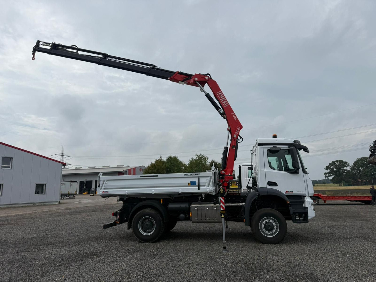 Autocarro ribaltabile, Camion con gru Mercedes-Benz Arocs 1835  4x4 Allrad Fassi F135 Kran Kipper: foto 7