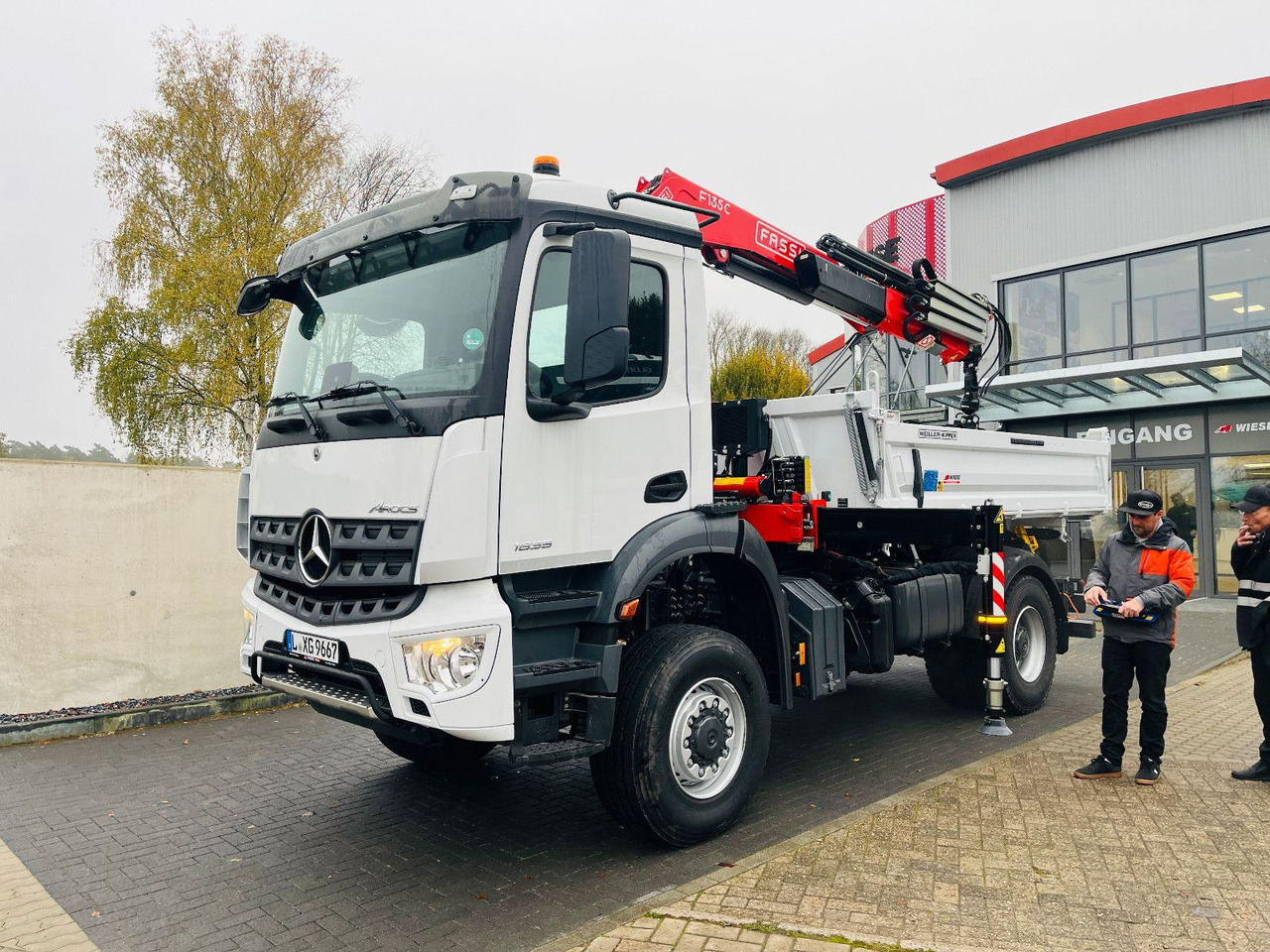 Mercedes-Benz Arocs 1835 4x4 Meiller Fassi F135 Kran Kipper - Autocarro ribaltabile, Camion con gru: foto 2 Mercedes-Benz Arocs 1835 4x4 Meiller Fassi F135 Kran Kipper - Autocarro ribaltabile, Camion con gru: foto 2