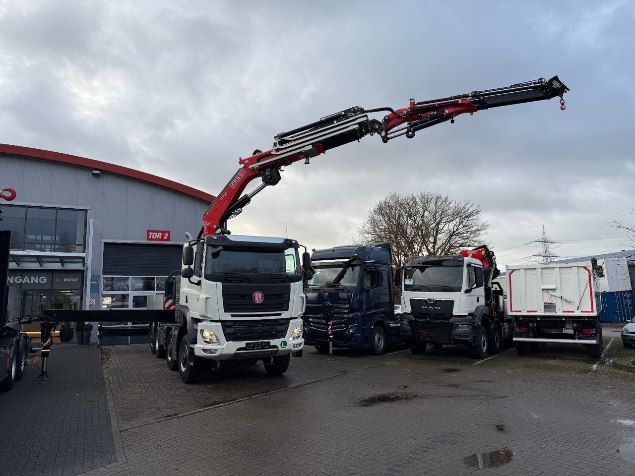 Tatra 41.500 8x8 Phoenix Fassi F710 Kran - Autocarro con pianale/ Cassone fisso, Camion con gru: foto 3 Tatra 41.500 8x8 Phoenix Fassi F710 Kran - Autocarro con pianale/ Cassone fisso, Camion con gru: foto 3