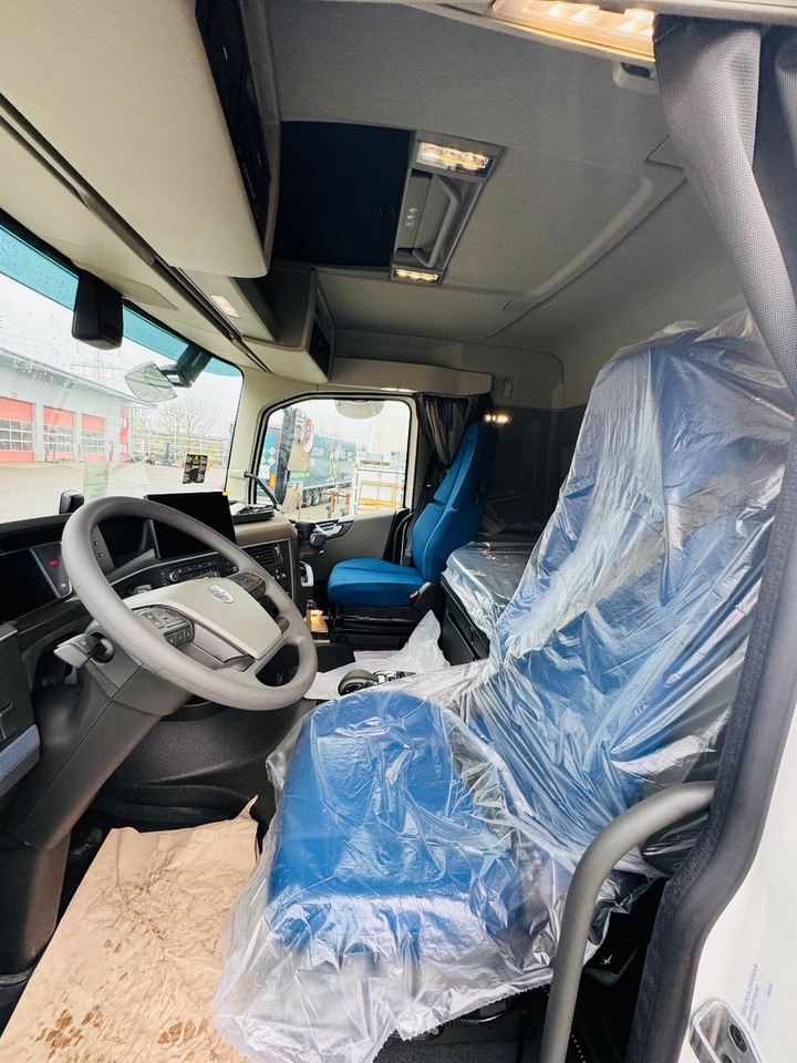 Volvo FH 500 8x4 Kran F710 RA2.27 Jib & Winde Sofort - Trattore stradale: foto 5 Volvo FH 500 8x4 Kran F710 RA2.27 Jib & Winde Sofort - Trattore stradale: foto 5