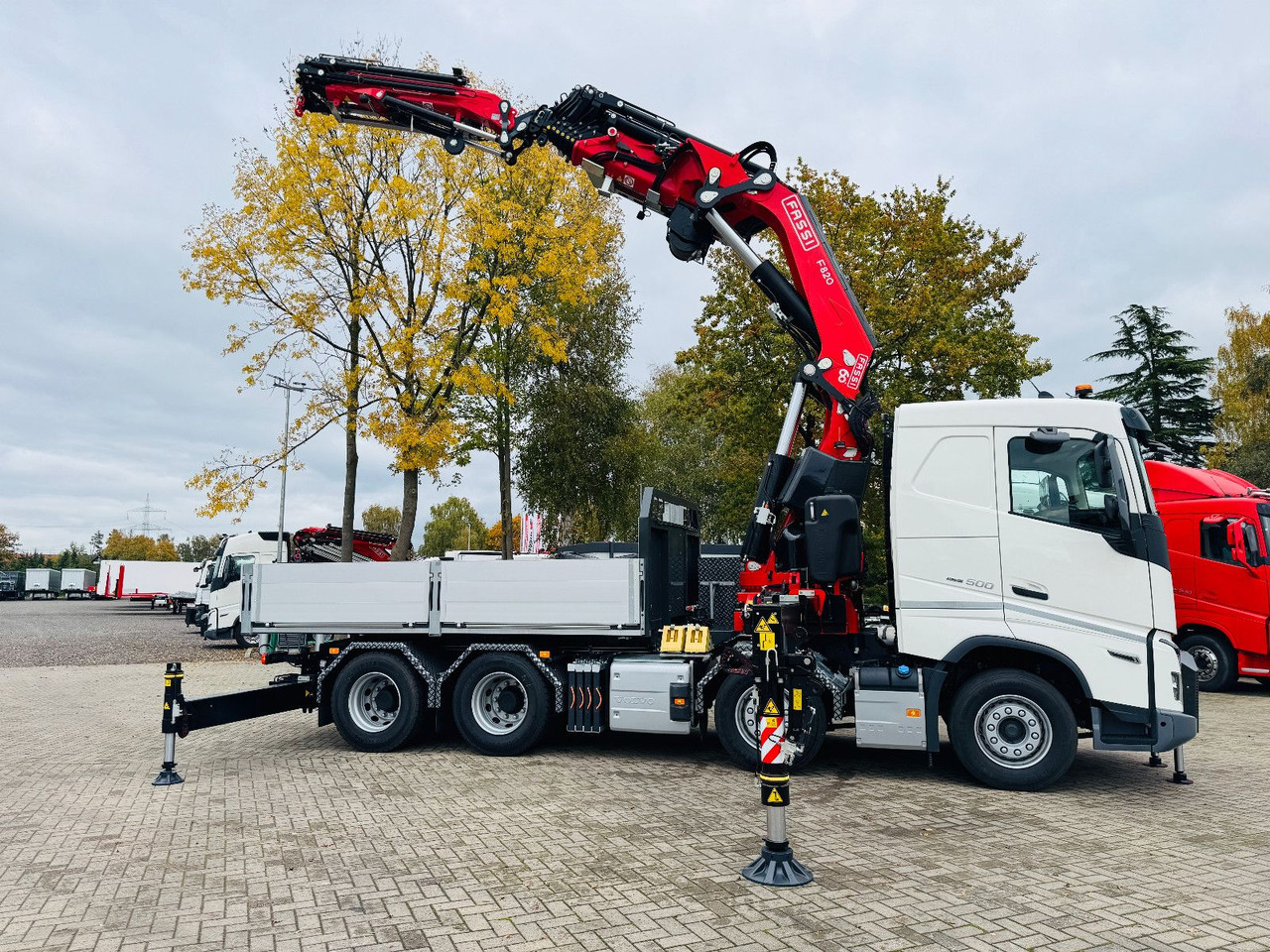Volvo FH 500 8x4 Kran F820 RA2.27 Jib & Winde Sofort - Trattore stradale: foto 2 Volvo FH 500 8x4 Kran F820 RA2.27 Jib & Winde Sofort - Trattore stradale: foto 2