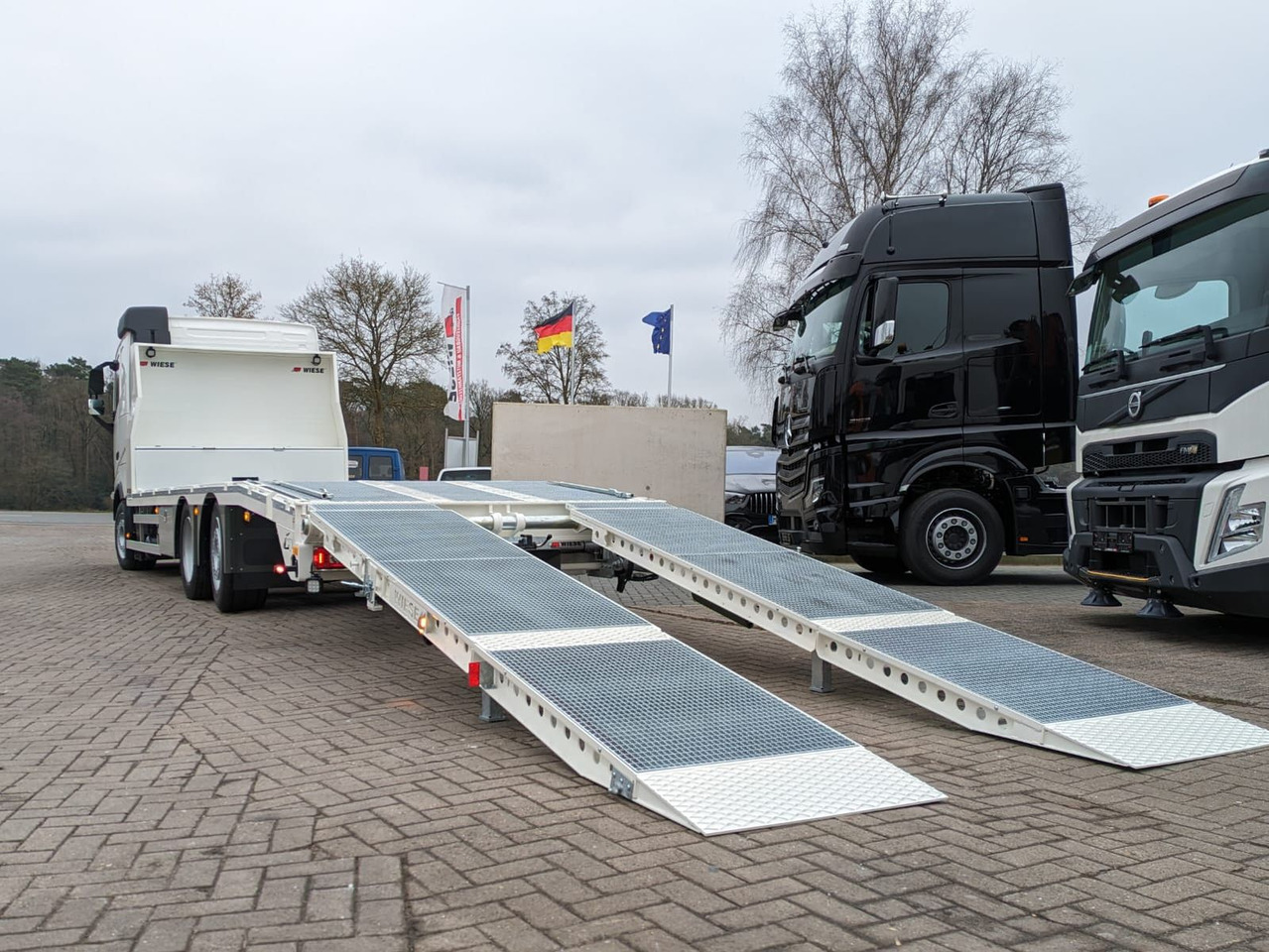 Volvo FH 420 Maschinentransporter mit Rampen - Autocarro con pianale/ Cassone fisso: foto 2 Volvo FH 420 Maschinentransporter mit Rampen - Autocarro con pianale/ Cassone fisso: foto 2