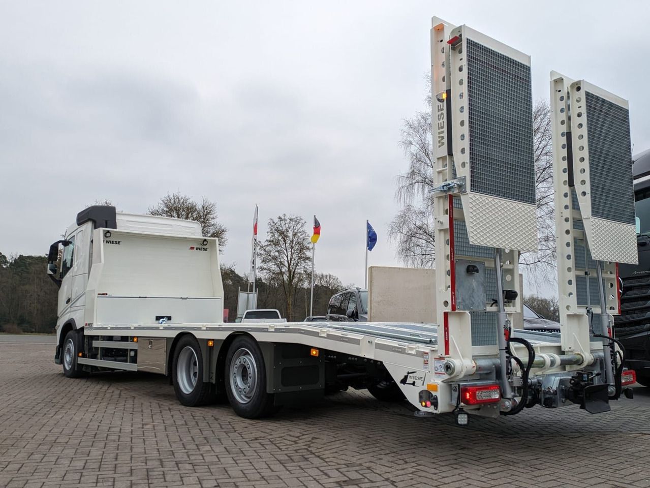 Volvo FH 420 Maschinentransporter mit Rampen - Autocarro con pianale/ Cassone fisso: foto 3 Volvo FH 420 Maschinentransporter mit Rampen - Autocarro con pianale/ Cassone fisso: foto 3