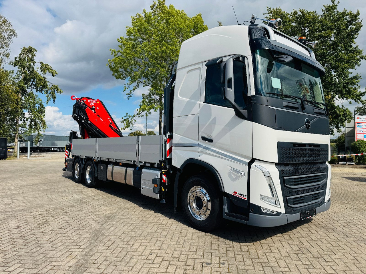 Volvo FH 540 6x2 Container Fassi F545 Heck - Autocarro con pianale/ Cassone fisso, Camion con gru: foto 1 Volvo FH 540 6x2 Container Fassi F545 Heck - Autocarro con pianale/ Cassone fisso, Camion con gru: foto 1