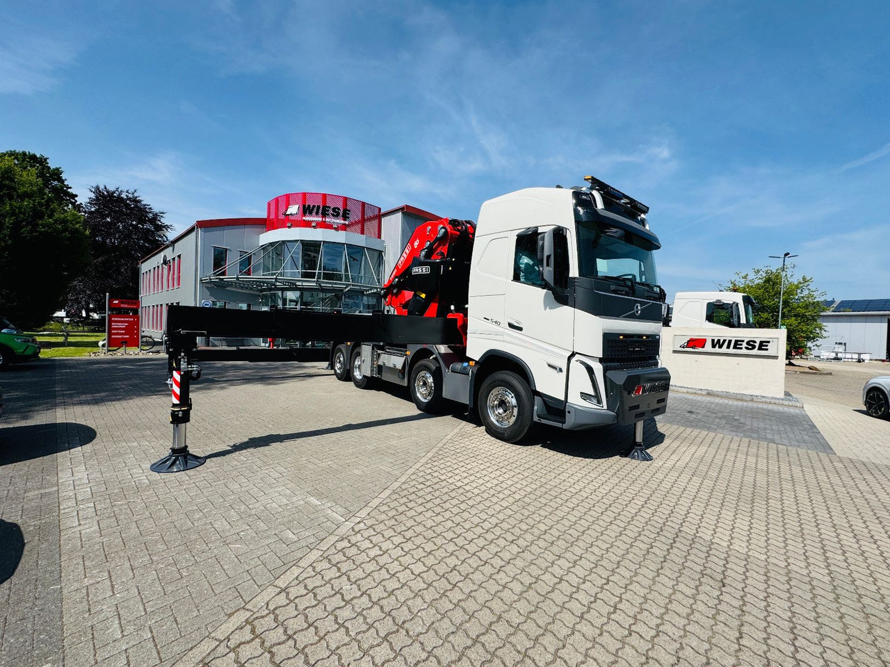 Volvo FH 540 mit Fassi F2150RAL Fly Jib + Winde - Autocarro con pianale/ Cassone fisso, Camion con gru: foto 1 Volvo FH 540 mit Fassi F2150RAL Fly Jib + Winde - Autocarro con pianale/ Cassone fisso, Camion con gru: foto 1