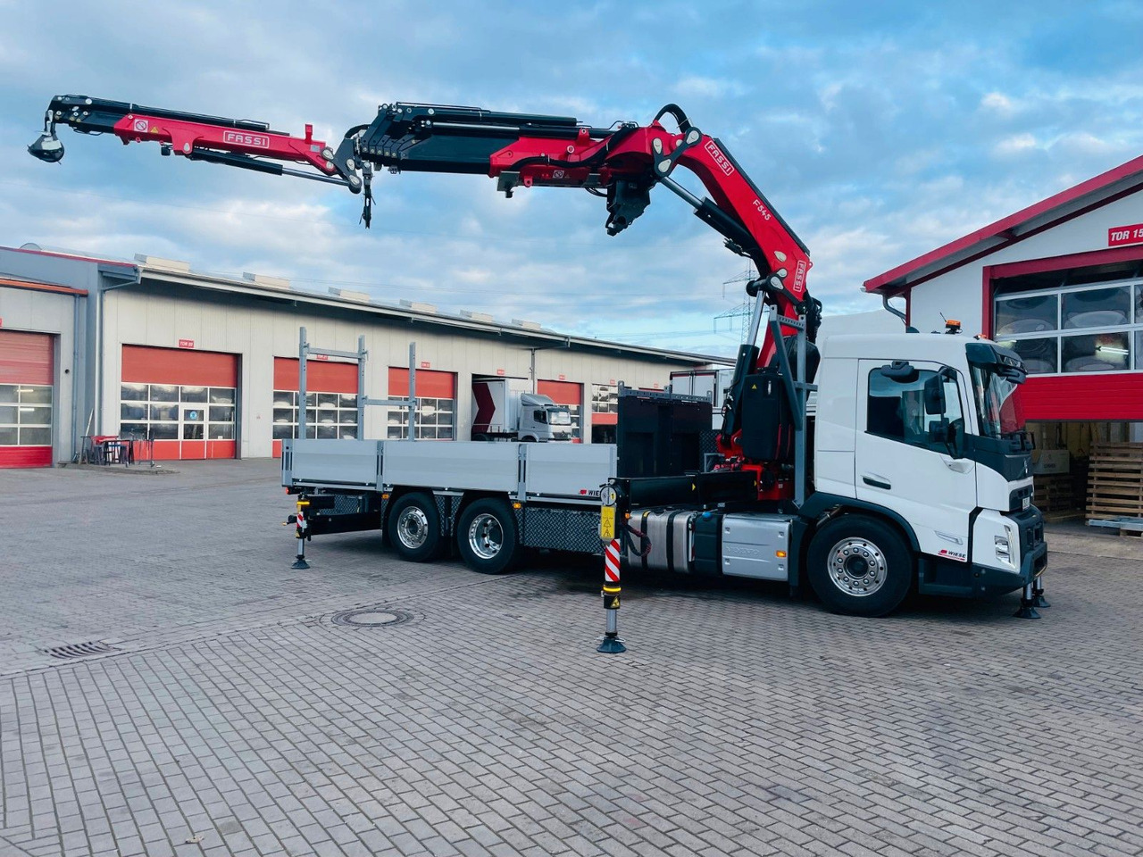 Volvo FMX 500 FASSI Ladekran F545 JIB & Winde Sofort - Autocarro con pianale/ Cassone fisso, Camion con gru: foto 4 Volvo FMX 500 FASSI Ladekran F545 JIB & Winde Sofort - Autocarro con pianale/ Cassone fisso, Camion con gru: foto 4