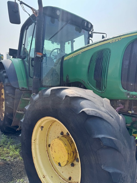 JOHN DEERE 6820 - Trattore: foto 1 JOHN DEERE 6820 - Trattore: foto 1