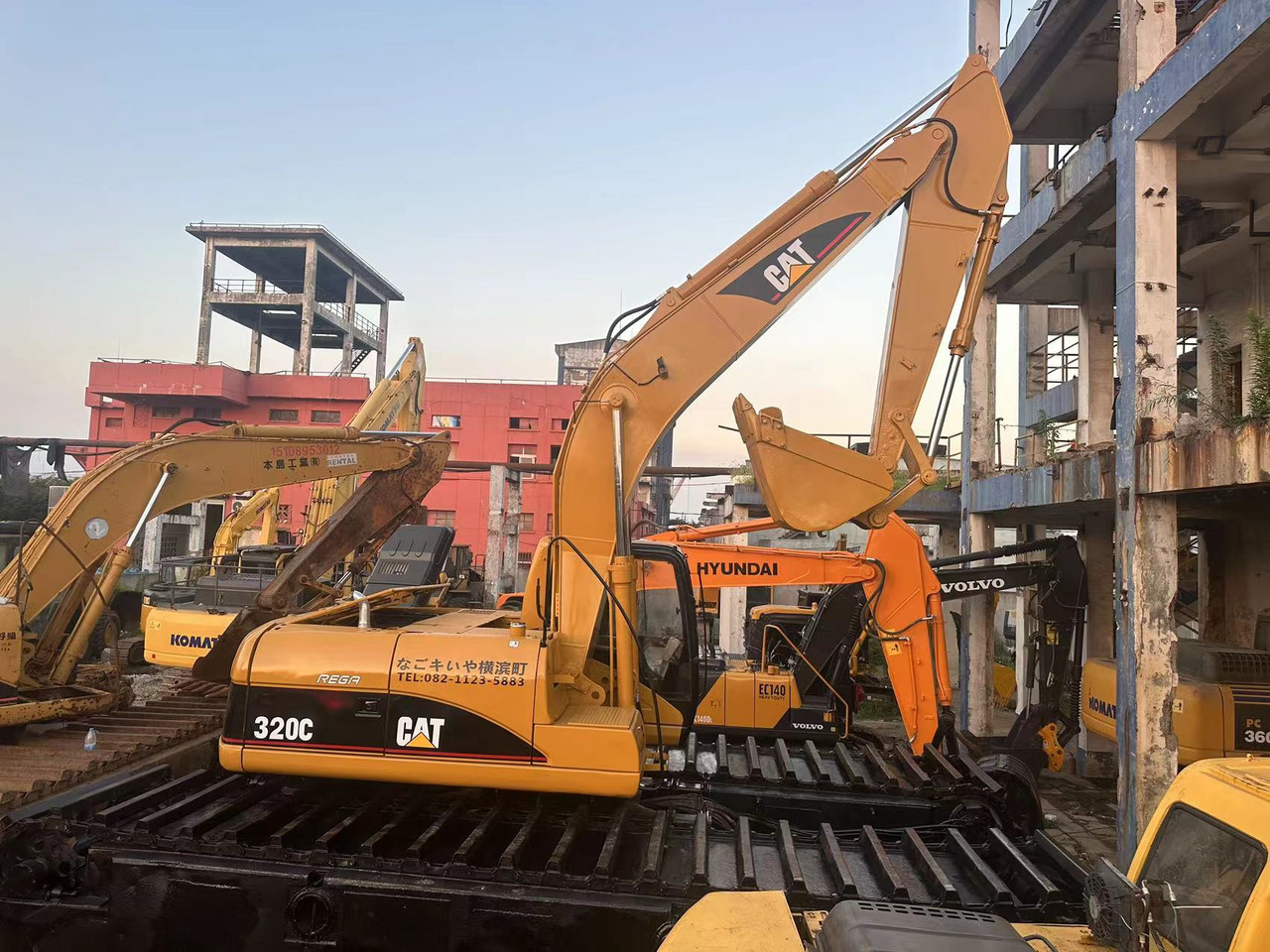 CATERPILLAR 320C - Escavatore anfibio: foto 2 CATERPILLAR 320C - Escavatore anfibio: foto 2