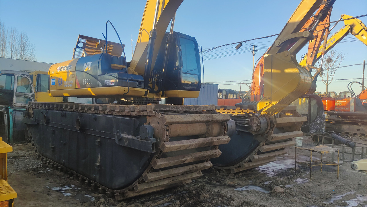 CATERPILLAR 320C - Escavatore anfibio: foto 1 CATERPILLAR 320C - Escavatore anfibio: foto 1