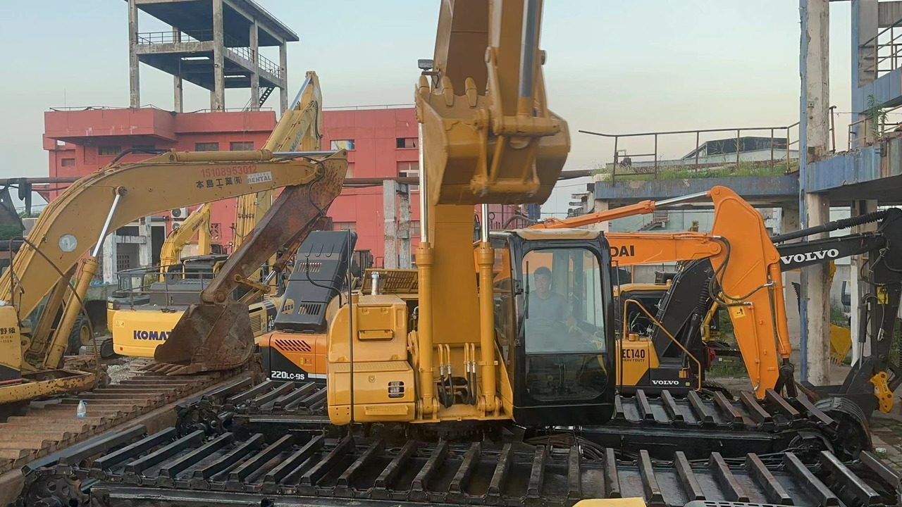 CATERPILLAR 320C - Escavatore anfibio: foto 3 CATERPILLAR 320C - Escavatore anfibio: foto 3