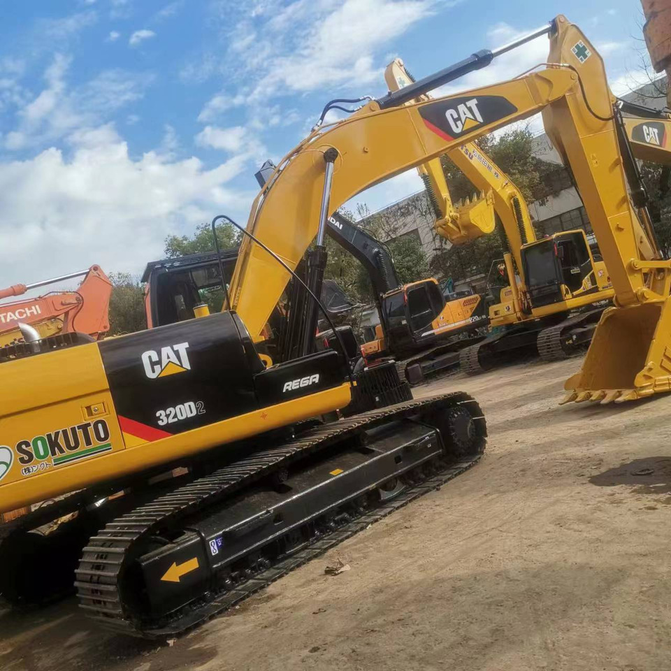 CATERPILLAR 320D2 - Escavatore cingolato: foto 1 CATERPILLAR 320D2 - Escavatore cingolato: foto 1