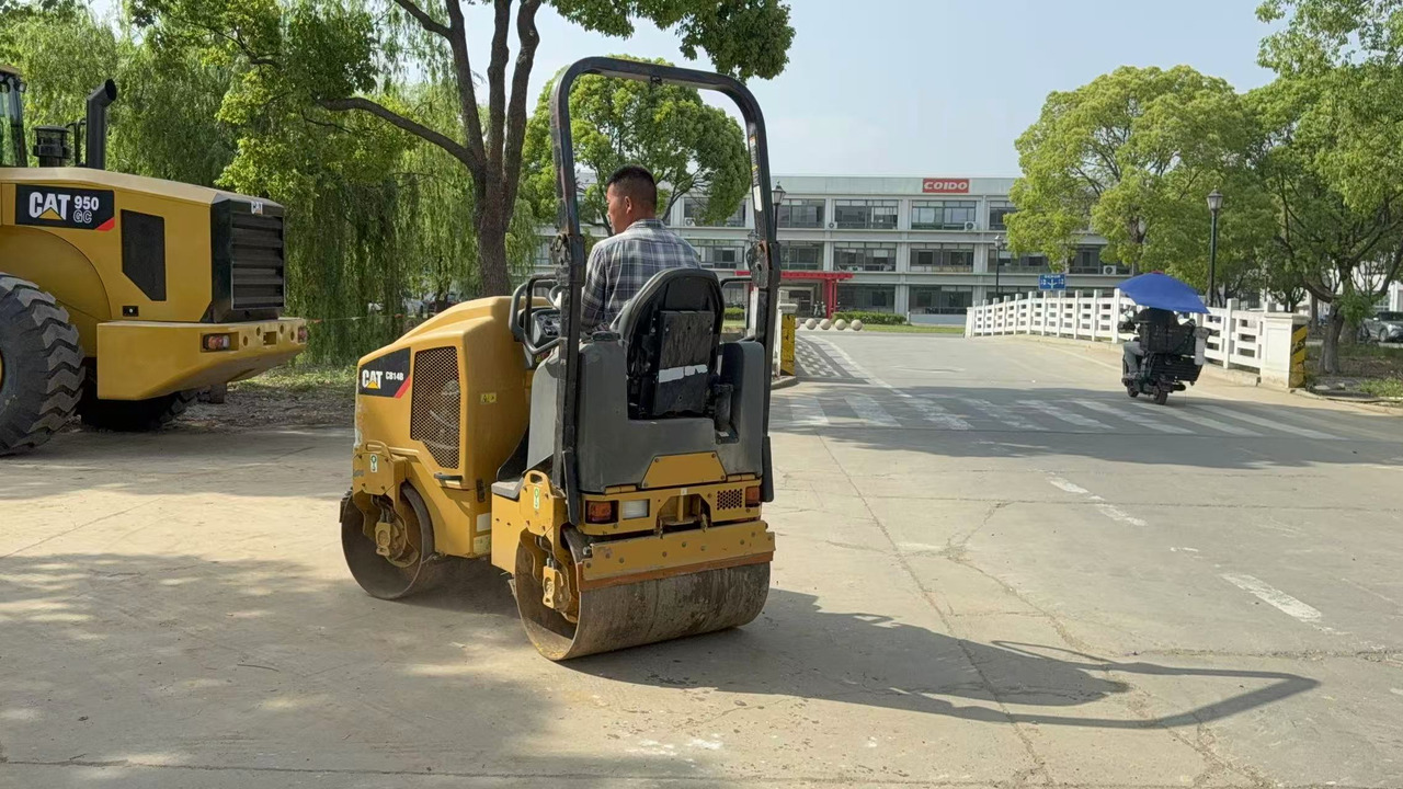 CATERPILLAR CB14B - Rullo: foto 1 CATERPILLAR CB14B - Rullo: foto 1