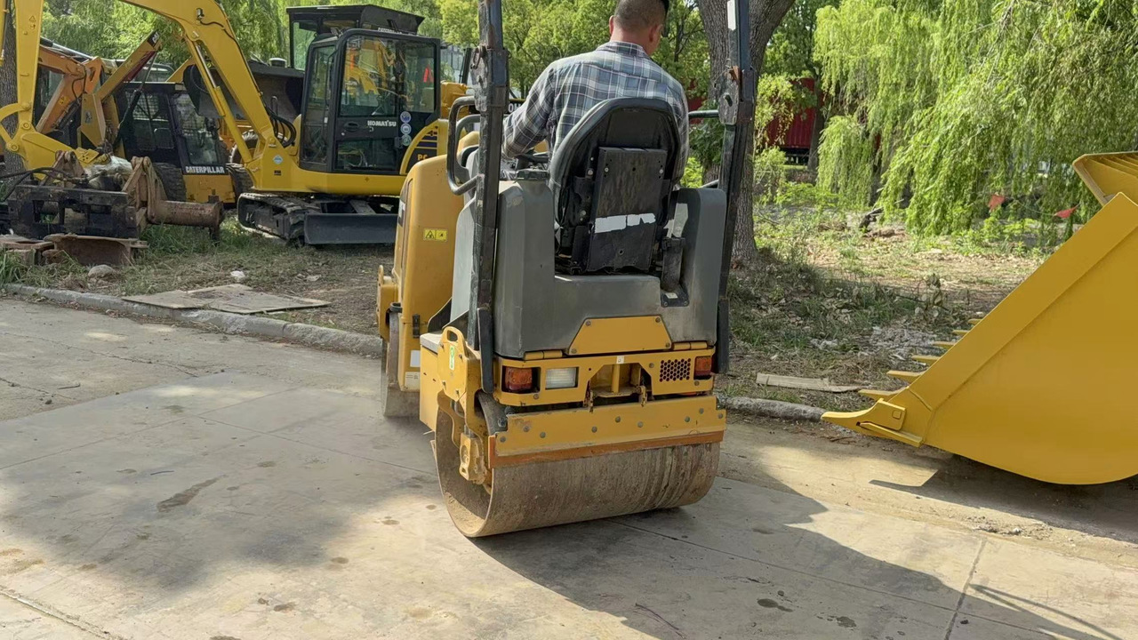 CATERPILLAR CB14B - Rullo: foto 2 CATERPILLAR CB14B - Rullo: foto 2