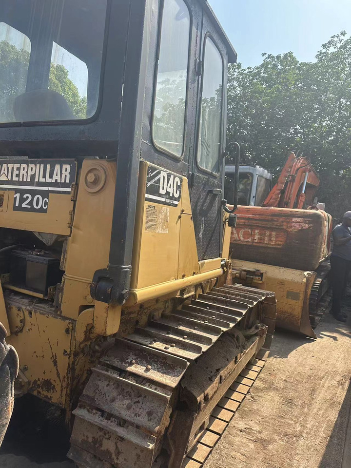 CATERPILLAR D4C - Bulldozer: foto 3 CATERPILLAR D4C - Bulldozer: foto 3
