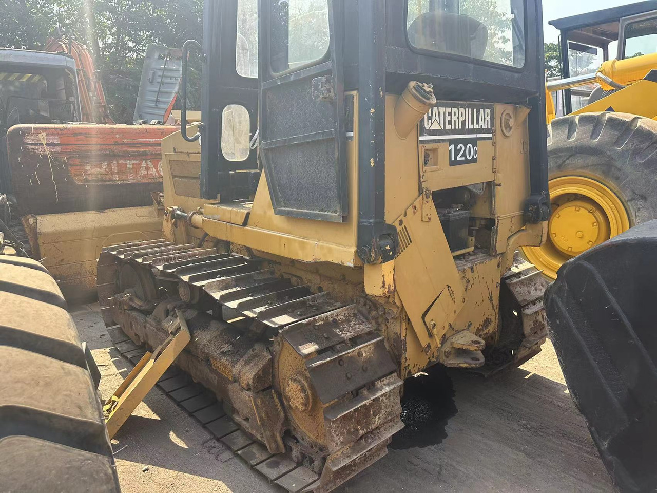 CATERPILLAR D4C - Bulldozer: foto 1 CATERPILLAR D4C - Bulldozer: foto 1