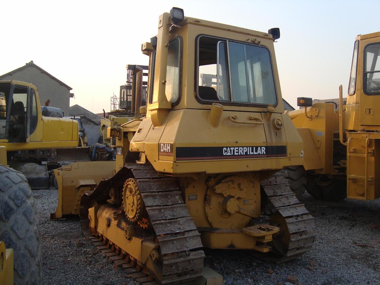 CATERPILLAR D4H - Bulldozer: foto 2 CATERPILLAR D4H - Bulldozer: foto 2