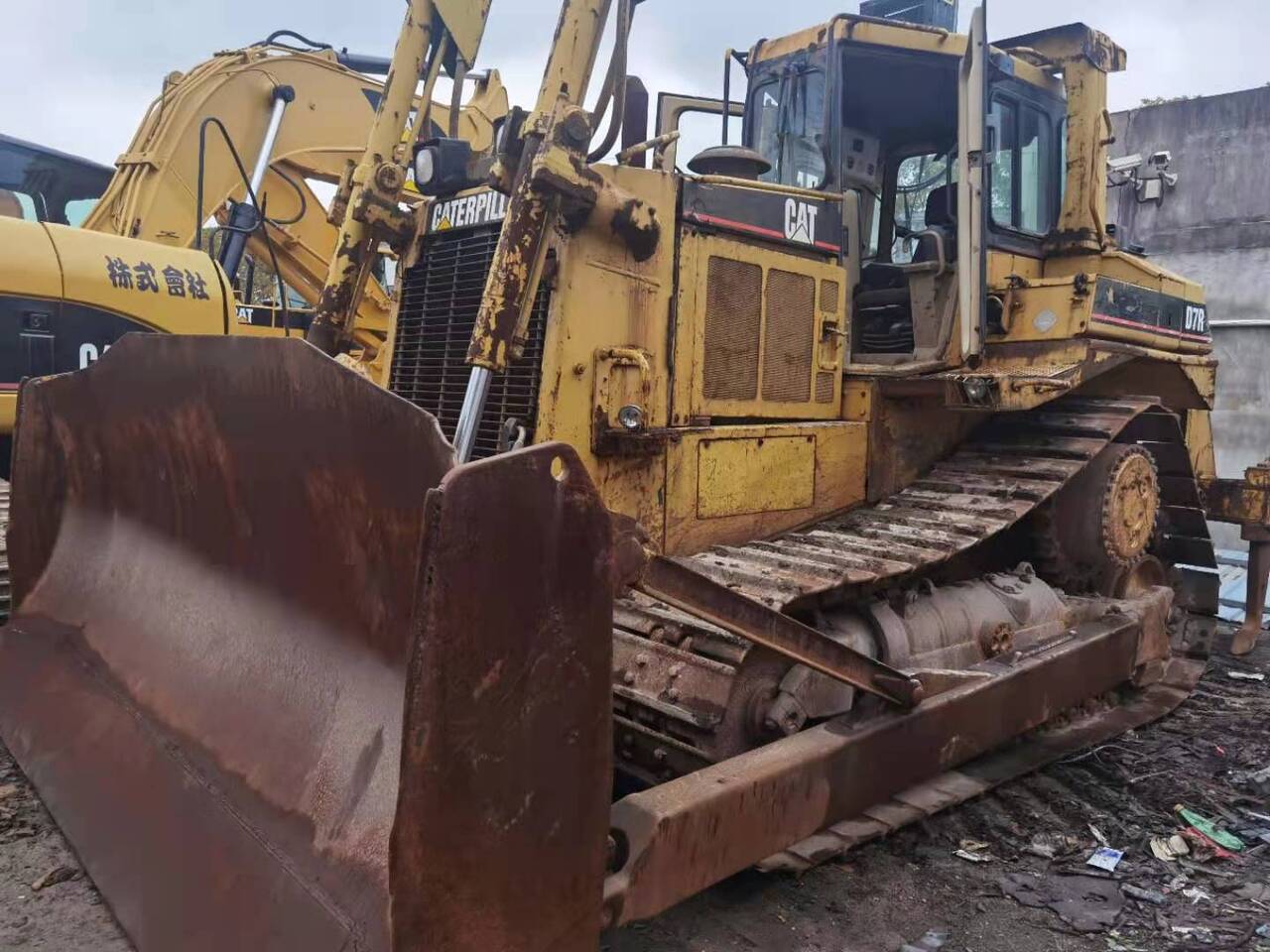 CATERPILLAR D7R - Bulldozer: foto 1 CATERPILLAR D7R - Bulldozer: foto 1