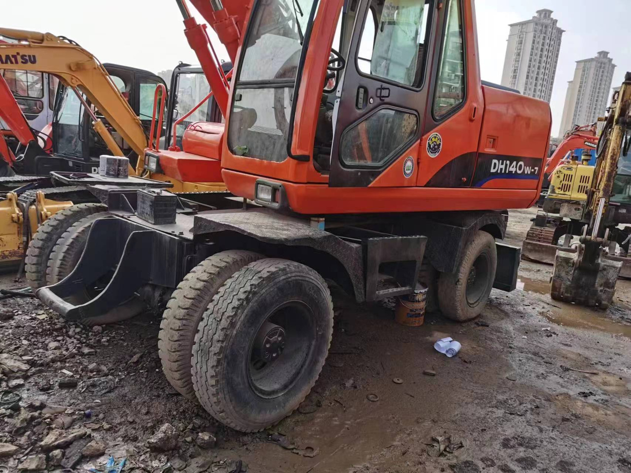 DOOSAN DH140W-7 - Escavatore gommato: foto 4 DOOSAN DH140W-7 - Escavatore gommato: foto 4