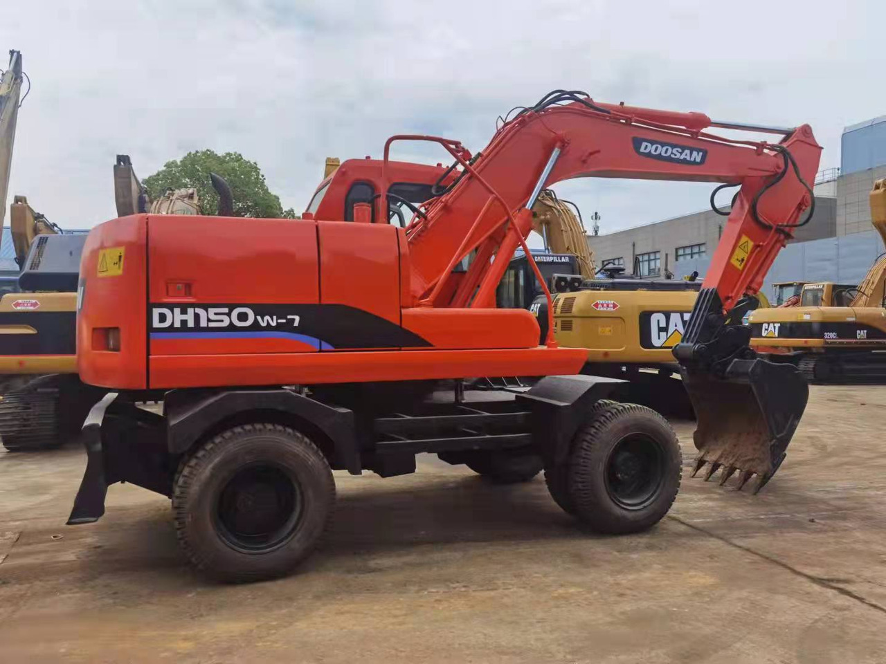 DOOSAN DH150W-7 - Escavatore gommato: foto 1 DOOSAN DH150W-7 - Escavatore gommato: foto 1