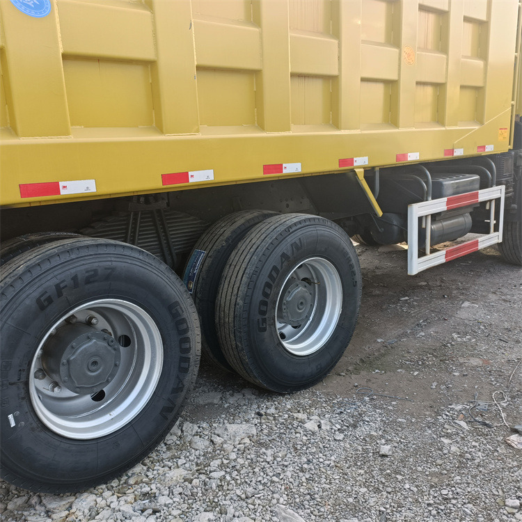 Autocarro ribaltabile HOWO HOWO 6x4-375 Tipper-Yellow: foto 7