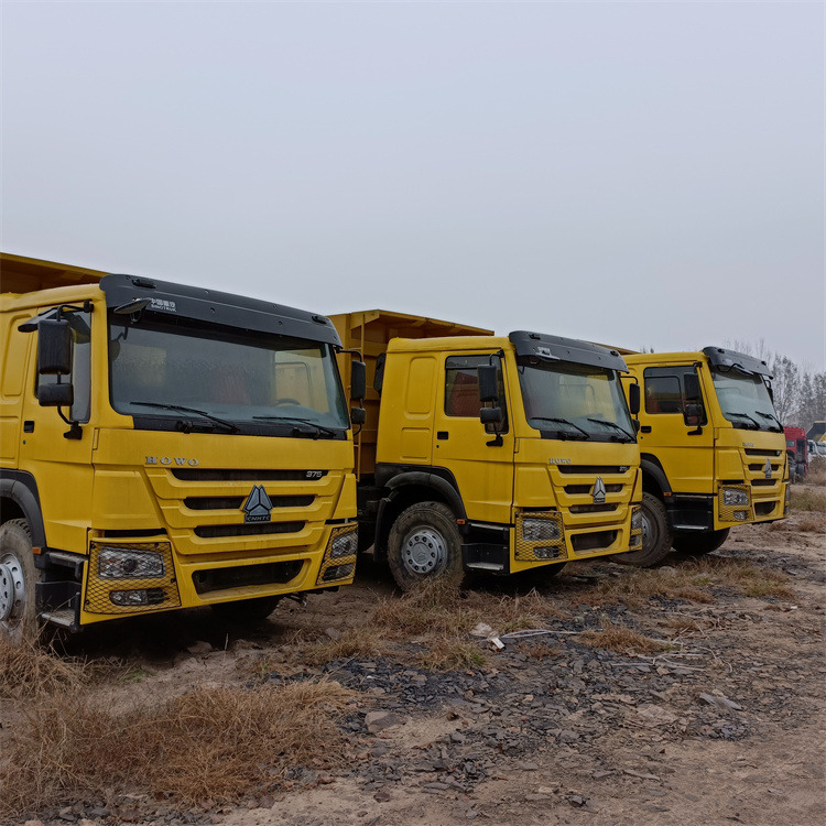 HOWO HOWO 6x4 375 -yellow Tipper - Autocarro ribaltabile: foto 2 HOWO HOWO 6x4 375 -yellow Tipper - Autocarro ribaltabile: foto 2